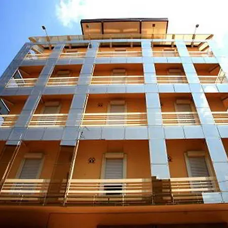 Crystal Palace Hotel 3*